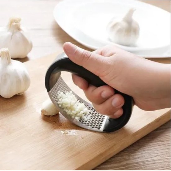 Silver Stainless Steel Garlic Crusher, For Home And Kitchen