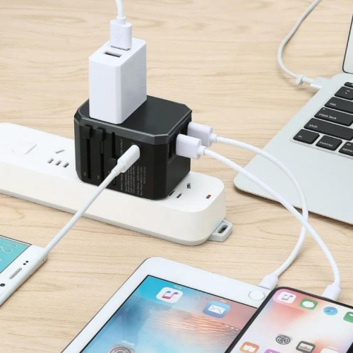 Travelest UNIVERSAL Travel Adapter 5.6A 4 USB 1 TYPE C