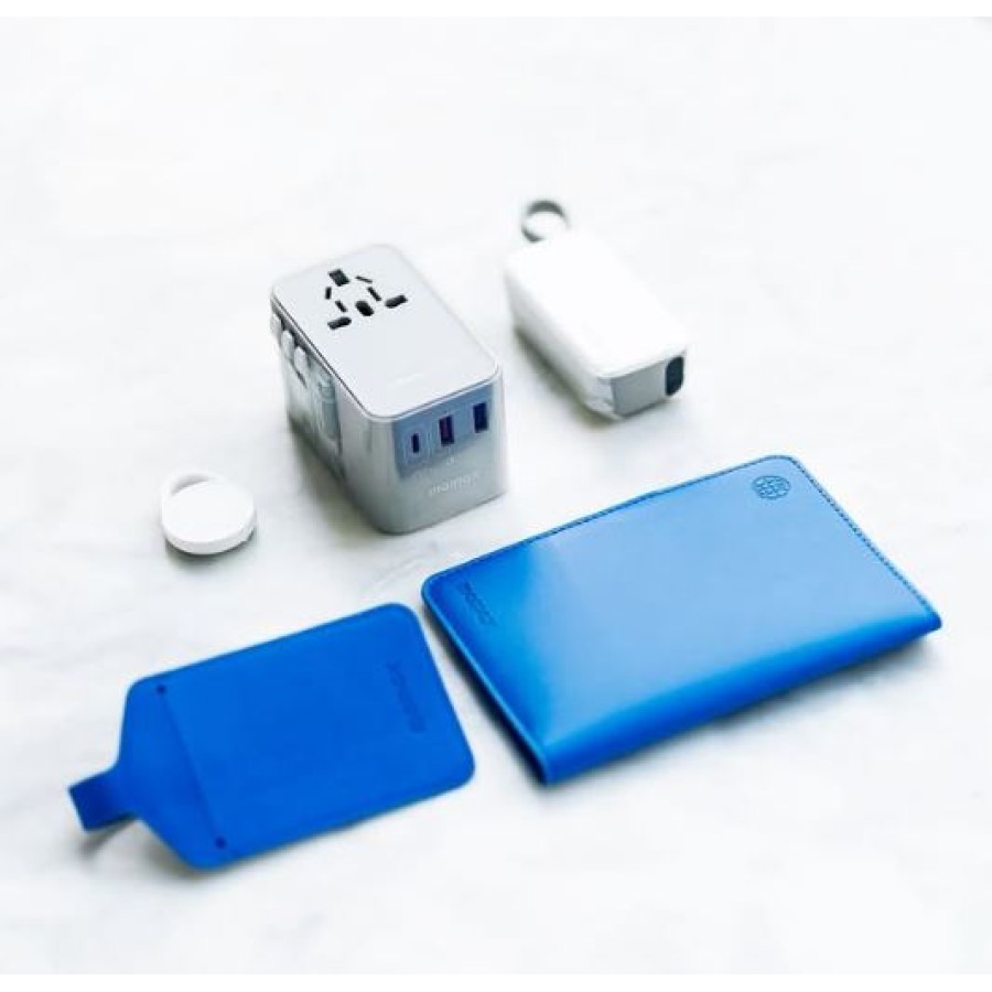 Momax Bundle Set (travel adapater 70W Gan tech + Passport cover + Name tag) VPD0125